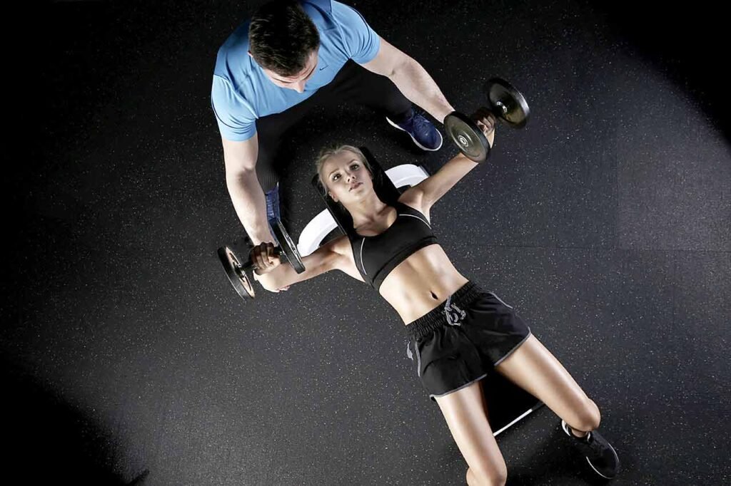 Treinamento físico- Musculação e escultura corporal - professor e aluna